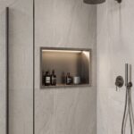 INBYGGD BADRUMSHYLLA LED 30x45 Titan - Bild 7