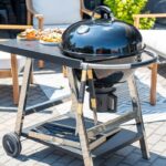 En uppsättning grilltillbehör i en trälåda - Bild 3